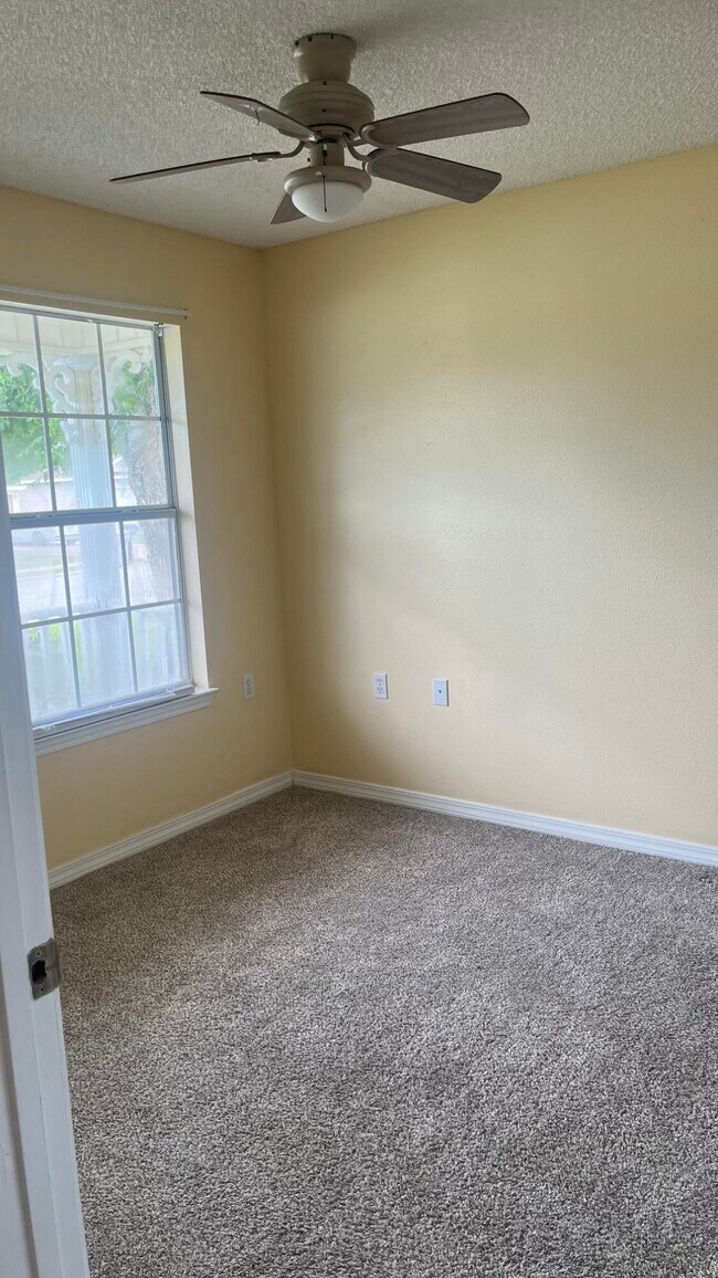Building Photo - 5575 Meadow Creek Pl