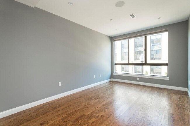 Building Photo - 339 D St