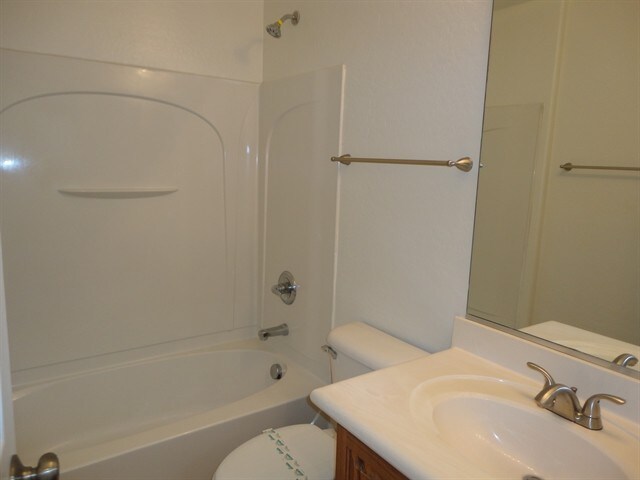 Building Photo - 4647 E Laurel Ave