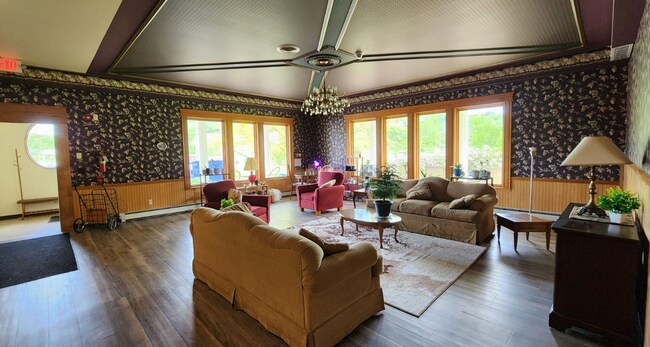 Building Photo - 1 Bedroom, 1 Bath Apartment- All utilities...