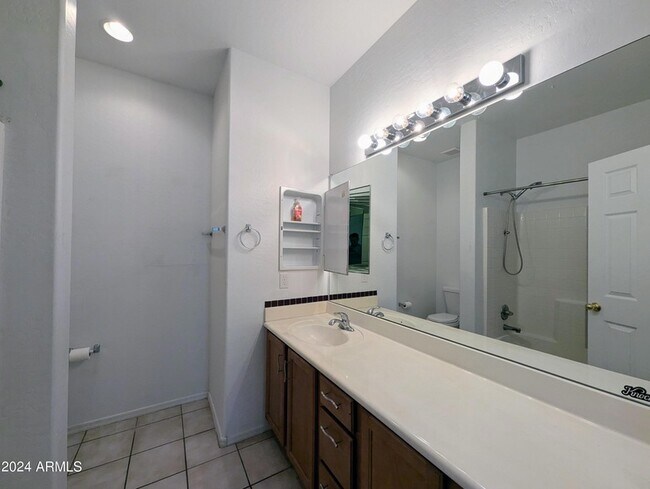 Building Photo - 1530 E Branham Ln