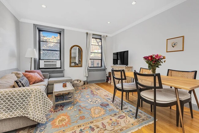 Primary Photo - 421 W 21st St