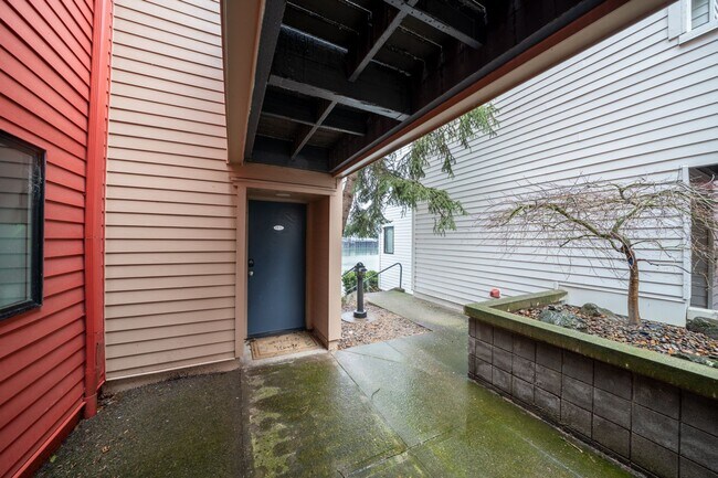 Building Photo - 720 NW Naito Pkwy