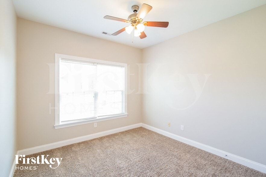 Building Photo - 7648 Fayetteville Rd