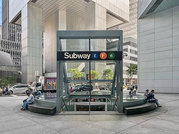 Building Photo - 141 E 55th St