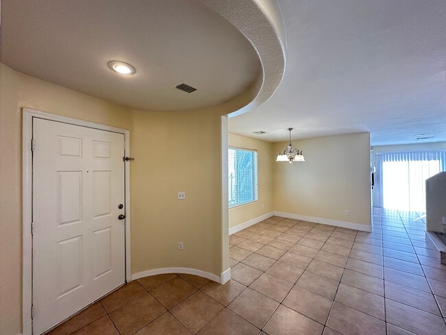 Building Photo - FALCON POINTE