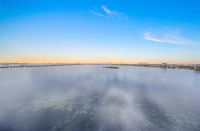 Building Photo - 700 NE 24th St