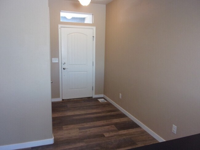 Building Photo - 371 E 2200 S