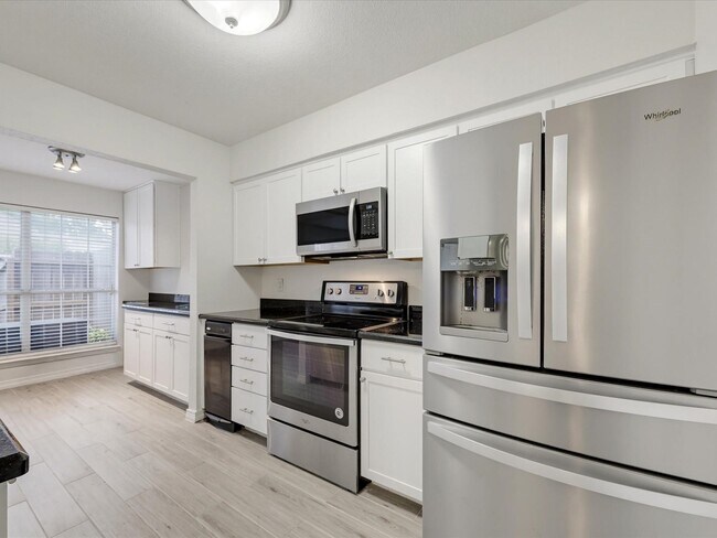 Building Photo - 1653 W Sam Houston Pkwy S