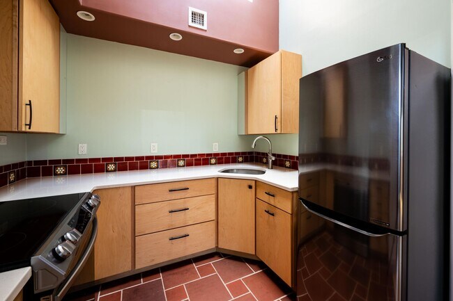 Building Photo - 3600 Cerrillos Rd