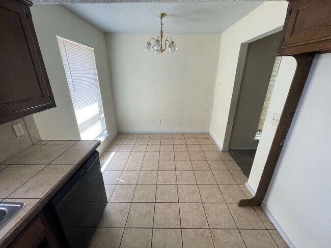 Building Photo - 3-Bedroom Duplex