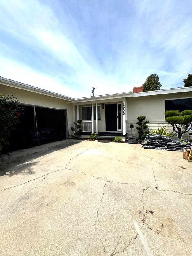 Building Photo - Rare 3 Bed Solar Home for Rent in Pomona Near Claremont & La Verne | Yard, Office, Garage