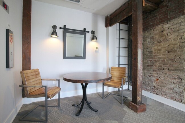 Building Photo - Luxury Loft in historic setting