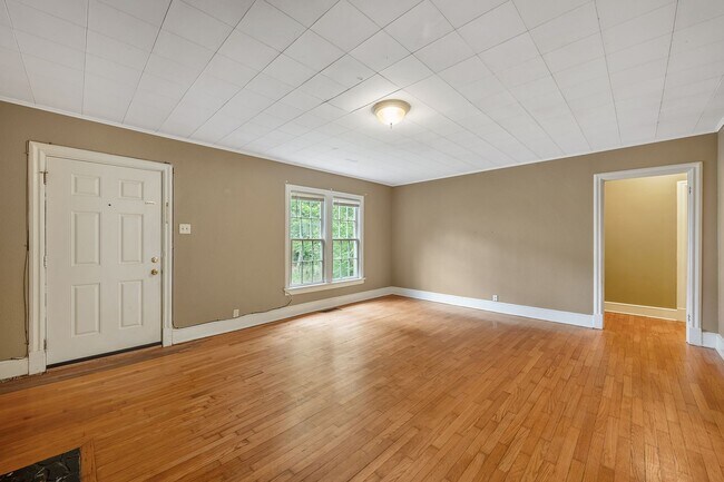 Building Photo - 132 Rowland Pl