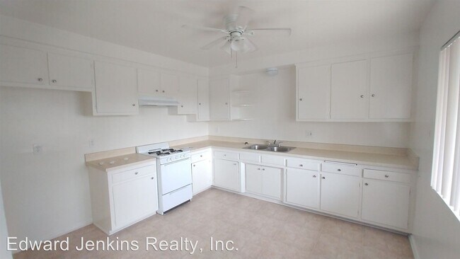 Building Photo - 12717 Cranbrook Ave