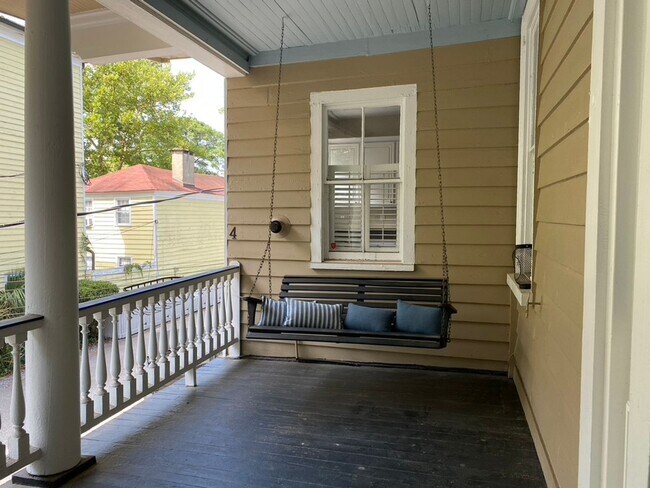 Building Photo - 1 Bedroom 1 Bath Furnished Condo in Harles...