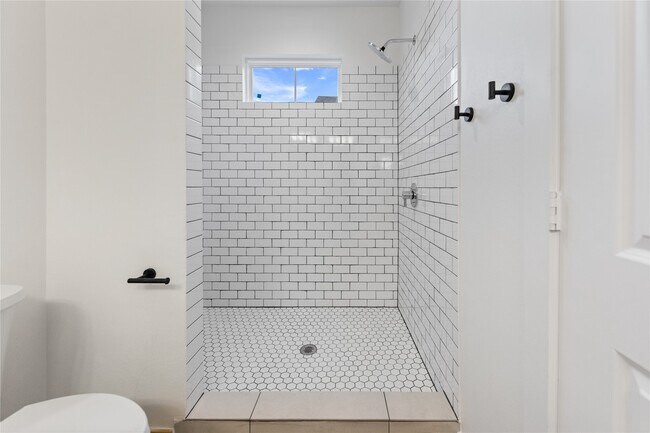 Building Photo - 3703 Nagle St