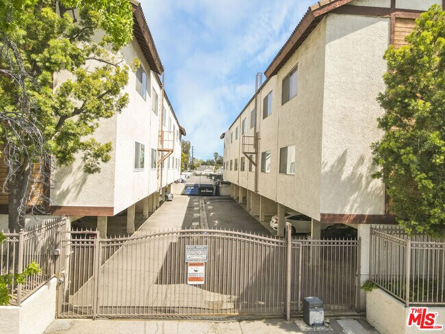 Building Photo - 5534 Sylmar Ave