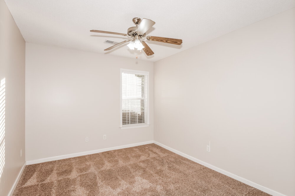 Building Photo - 10255 Green Moss Dr S