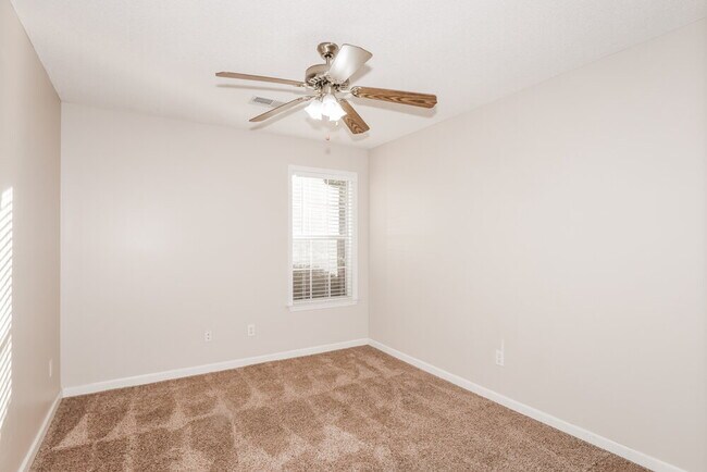 Building Photo - 10255 Green Moss Dr S