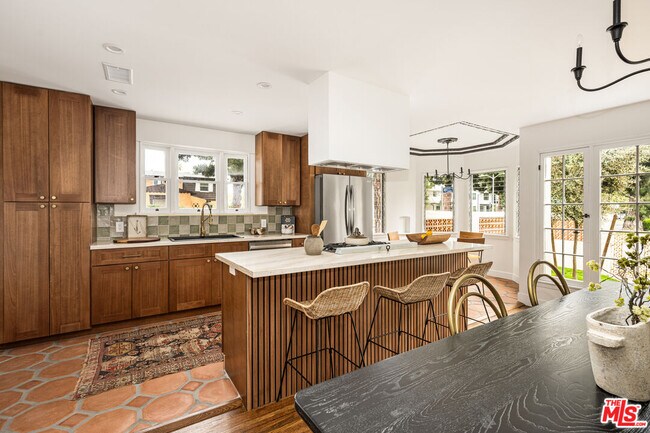Building Photo - 3401 W 41st St