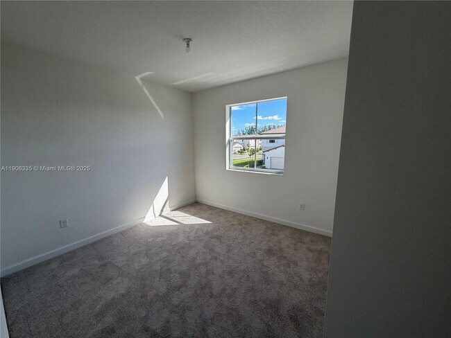 Building Photo - 2426 SE 26th Ln