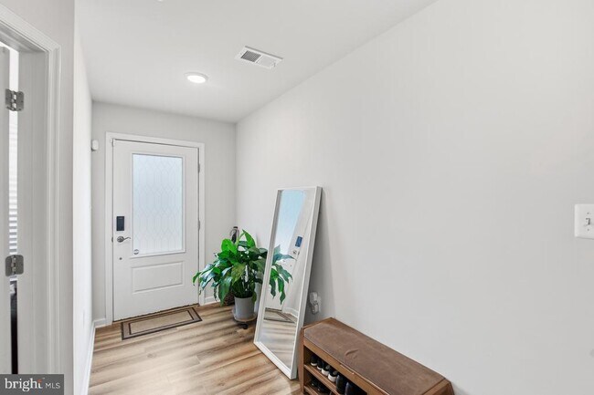 Building Photo - 3469 Carnaby St