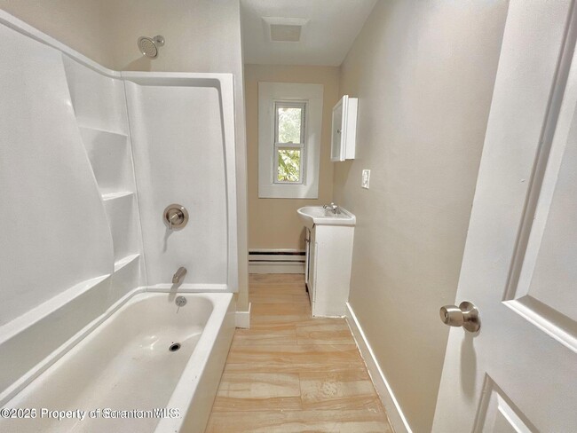 Building Photo - 921 Hamm Ct