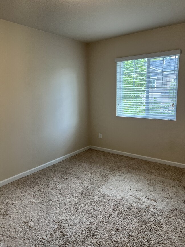 Building Photo - 12178 SW Pond Ln