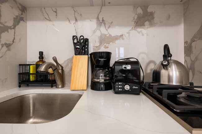 Building Photo - 42 Lexington Ave