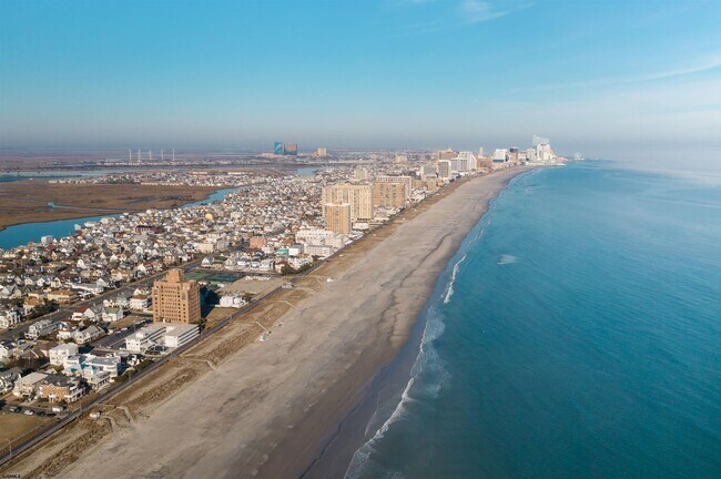 Building Photo - 2 S Dudley Ave