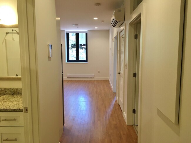 Building Photo - 875 Elm St