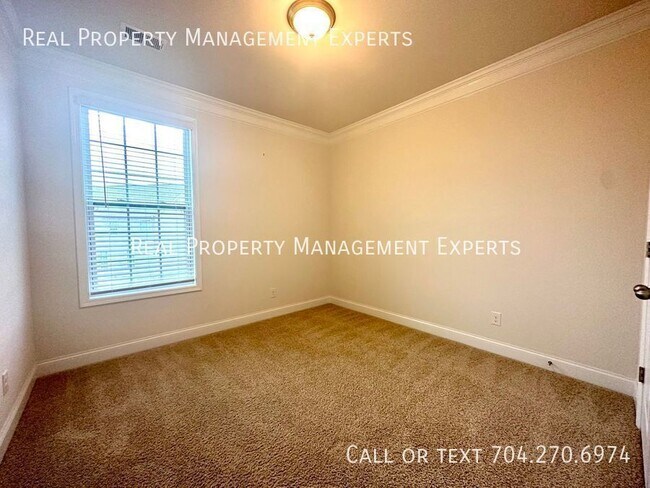 Building Photo - 2166 Black Forest Cove