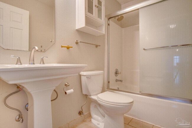 Building Photo - 5029 Lantana Dr