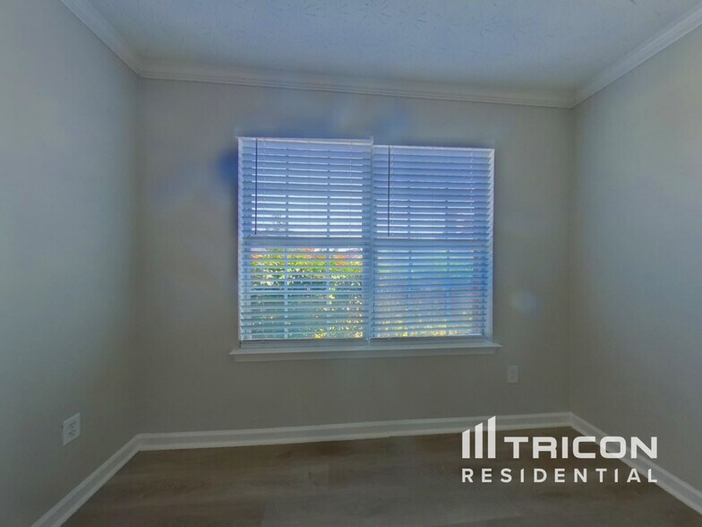 Building Photo - 1005 Ulster Ct