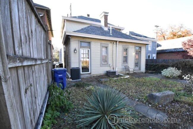 Building Photo - 360-362 Jackson St