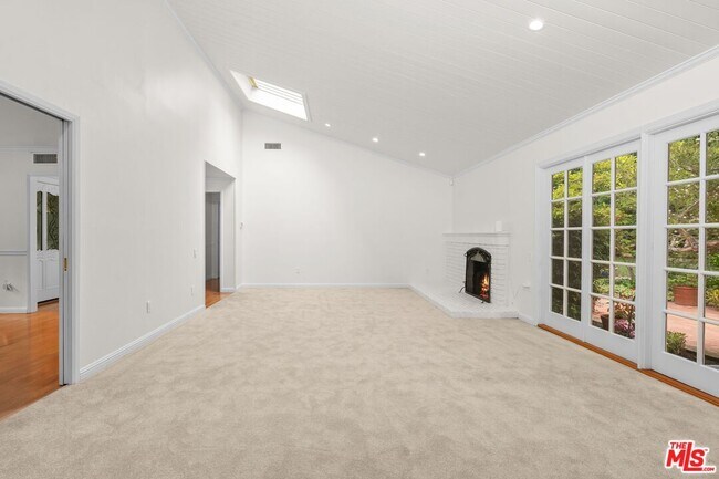 Building Photo - 30604 Sicomoro Dr
