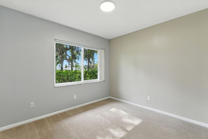 Building Photo - 2205 Henley Rd