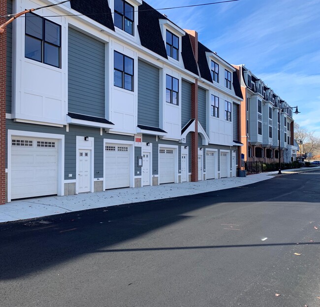 Building Photo - 11 Goodhue St