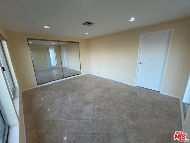 Building Photo - 3641 Sunswept Dr