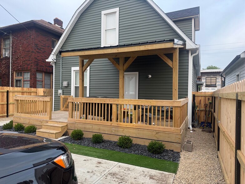 Building Photo - 1351 S East St
