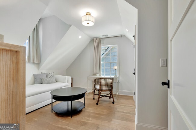 Building Photo - 11 Bourbon St