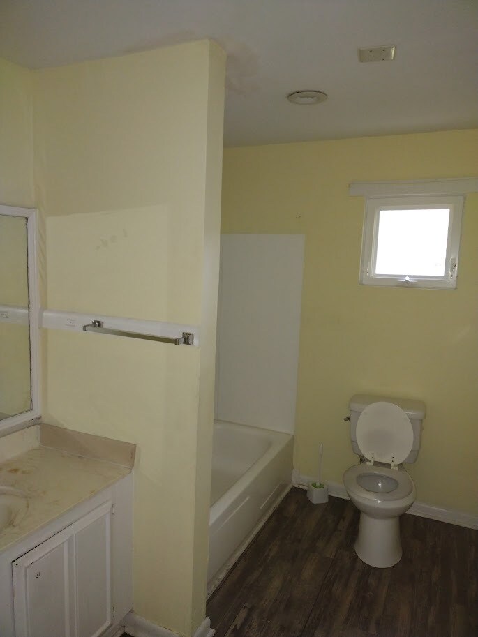 Building Photo - 115 Bart St