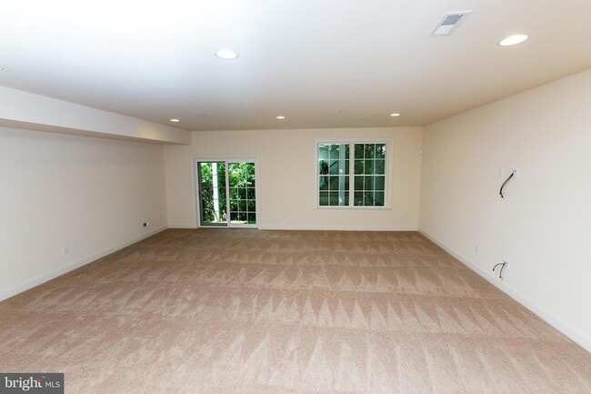 Building Photo - 18 Parkview Cir.