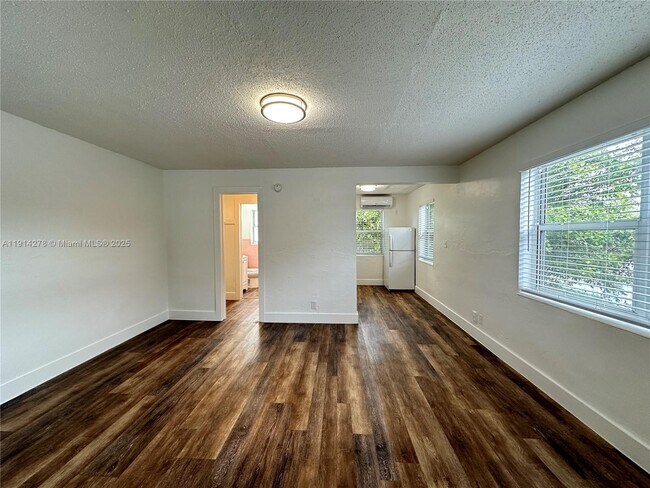 Building Photo - 1821 Thomas St