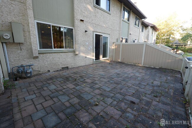 Building Photo - 151 Tennyson Dr