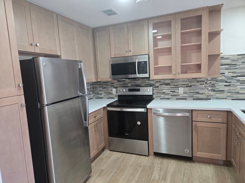 Building Photo - 2207 S Braeswood Blvd