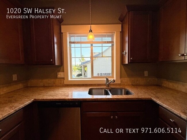 Building Photo - 1020 SW Halsey St