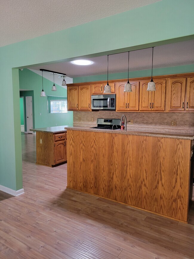 Building Photo - 71 Crest Cir