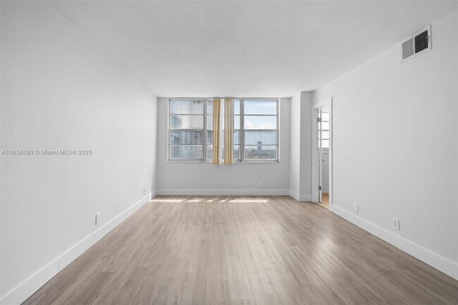 Building Photo - 137 Golden Isles Dr